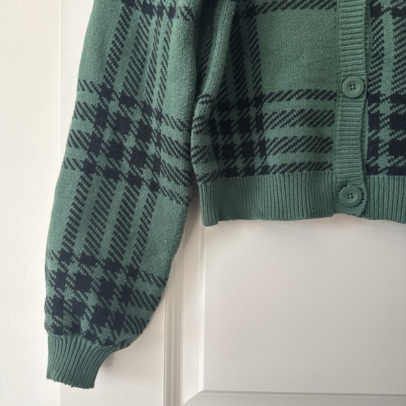 Hollister Green and Black Plaid Cardigan - Picture 4 of 5